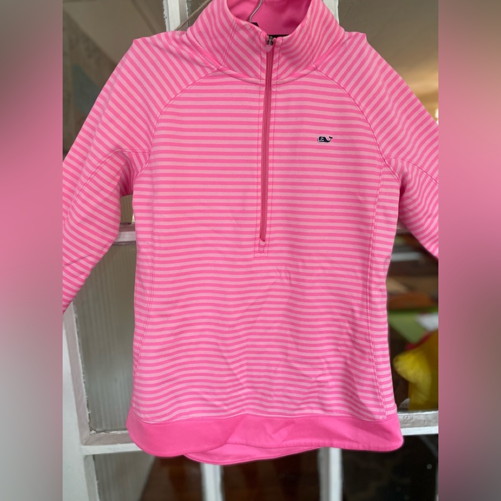 Vineyard vines quarter zip. Some paint stains on sleeves. XS
